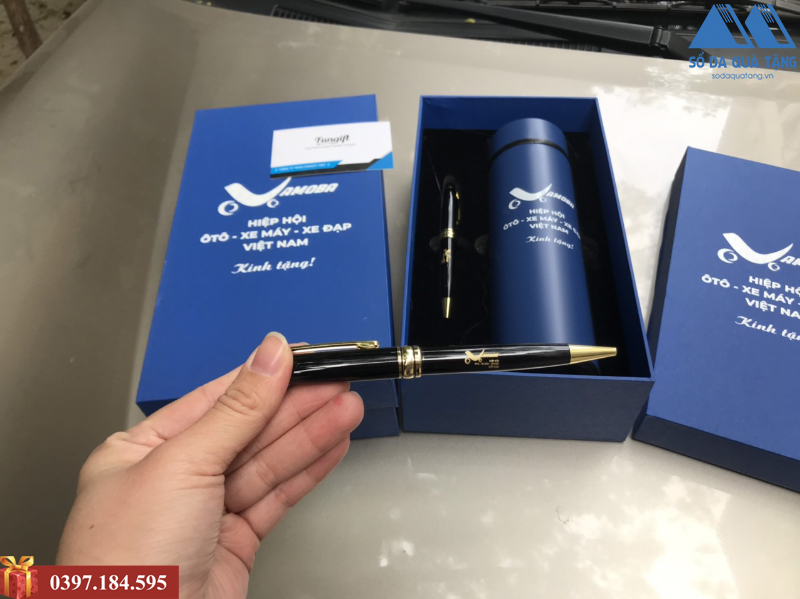 Bộ quà tặng bình nước và bút ký