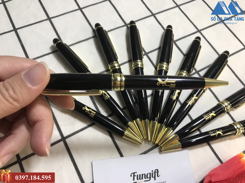 Dịch vụ khắc chữ lên bút