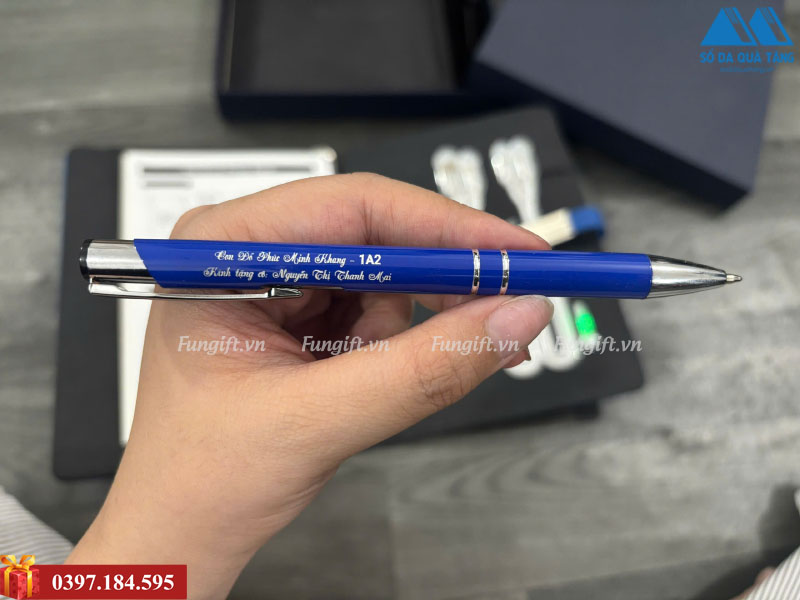 Bút khắc tên theo yêu cầu