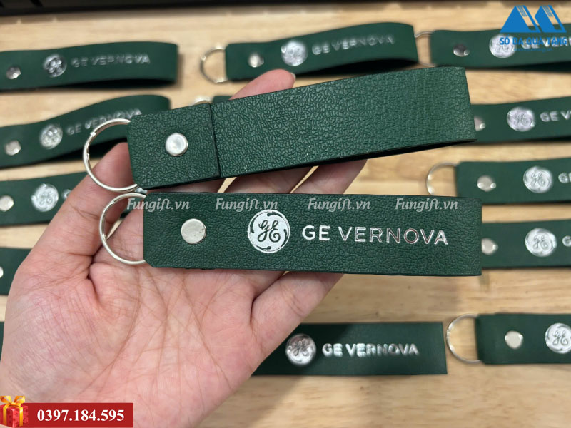 Xưởng sản xuất móc khoá da giá rẻ in khắc logo theo yêu cầu