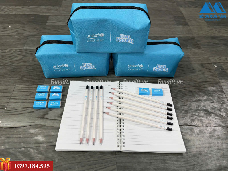 Set quà tặng cho học sinh in logo theo yêu cầu